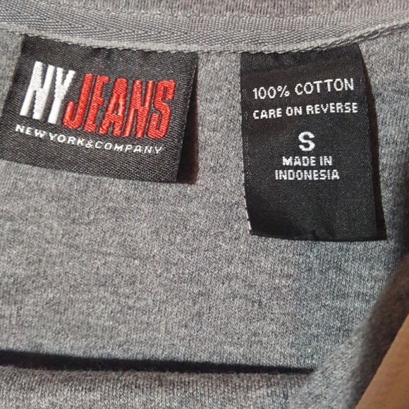 NWOT   NY JEANS gray top S - Picture 5 of 7